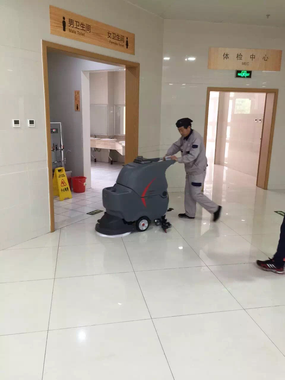 醫院應該選擇什么樣的洗地機？